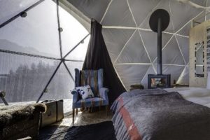 Whitepod: Glamping en la nieve - Interior-iglu-300x200