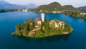 Bled, una de los lugares más bellos de Eslovenia - Iglesia-Bled-300x172