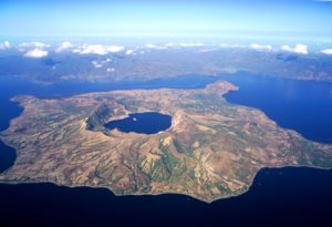 Una isla dentro de una isla dentro de otra isla - PanoraI_mica_volcan_Taal-300x205