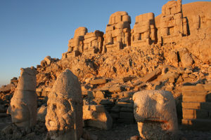 Ruinas de Comagene en el monte Nemrut - Monte-Nemrut-300x200