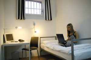 5 hoteles curiosos en Alemania - Alcatraz-300x199