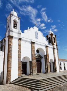 Monsaraz (Portugal) - Iglesia-Monsaraz-219x300