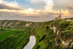 El pueblo medieval de Orhei (Moldavia) - Moldova_Landscape-300x200