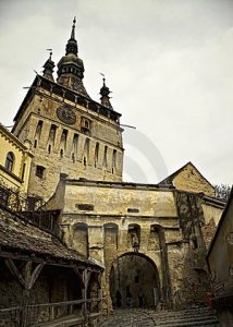 Sighisoara, la ciudad de Drácula - clock-tower-sighisoara-romania-12578938-214x300
