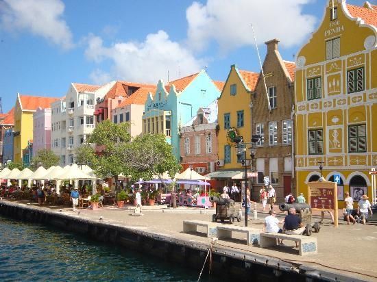 Willemstad, capital de color en el Caribe