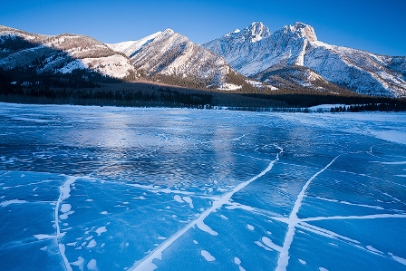 El espectacular lago Abraham y sus burbujas de hielo.