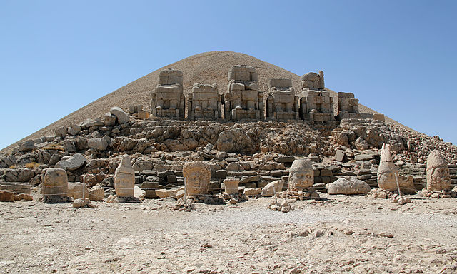 Ruinas de Comagene en el monte Nemrut