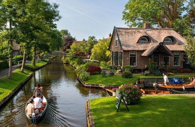 Giethoorn, el lugar al que tendrás que ir sin coche