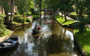 Giethoorn, el lugar al que tendrás que ir sin coche - 450_1000-300x189