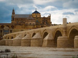 Lugares de España que verás en Juego de Tronos - puente-romano-cordoba-300x225